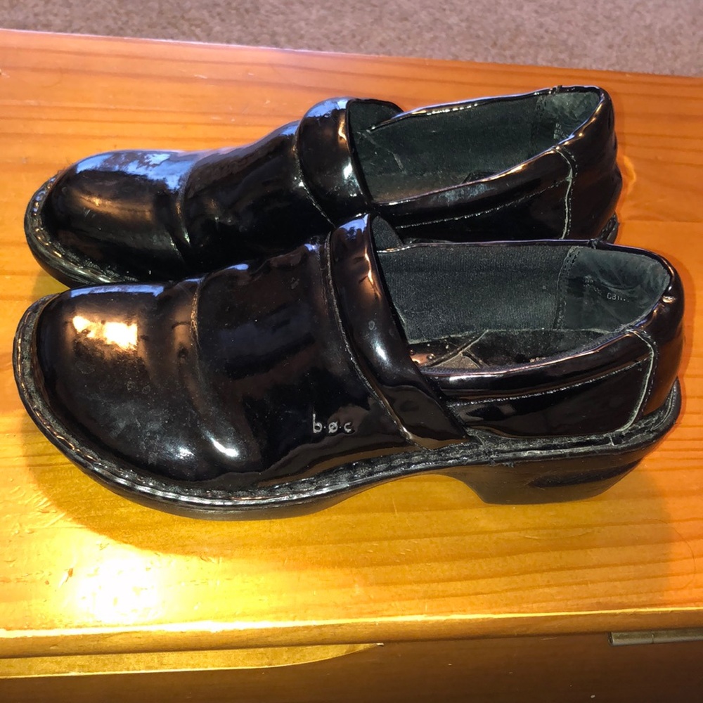 b.o.c black patent clogs